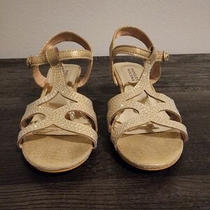 Badgley Mischka Girls Michelle Rhinestone Dress Pump Open toe Sandal